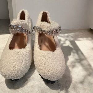 TIJN Cozy Cream Chain-Embellished Women's Shoes Size 8